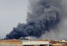 Incendio nel Casertano, il sindaco ai cittadini: “Restate in casa”