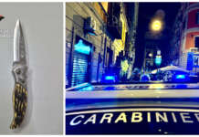 VIDEO/ Movida, fermati giovani con coltelli e droga: il blitz ai baretti di Chiaia