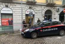 FOTO/ Con l’auto sfondano la vetrina: furto in un’attività commerciale del Vomero