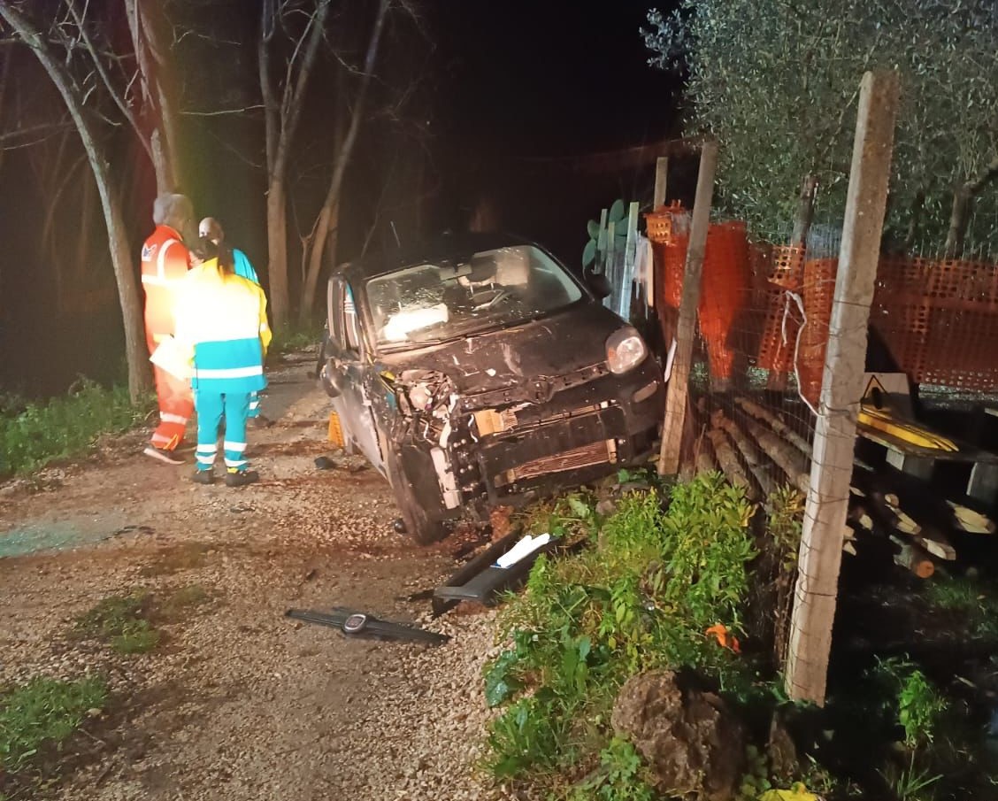 Una ragazza perde la vita in un incidente stradale nella notte