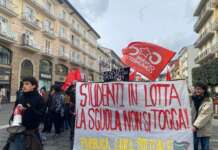VIDEO-FOTO Studenti in piazza: “Siamo tutti anti fascisti”