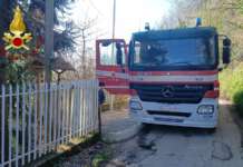 Va a fuoco la canna fumaria della cucina: paura per un anziano