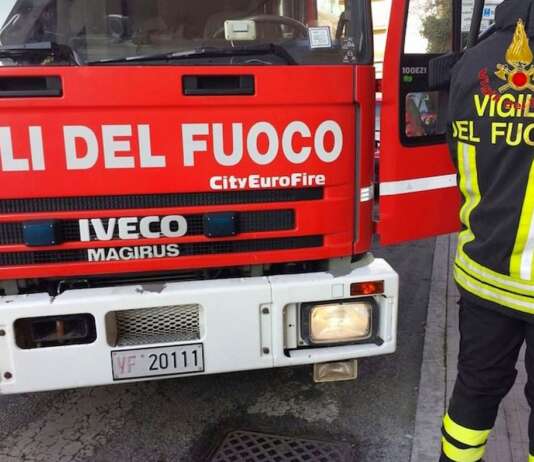 Incendio in un appartamento nel Salernitano: due persone coinvolte, un ferito grave Vigili del Fuoco