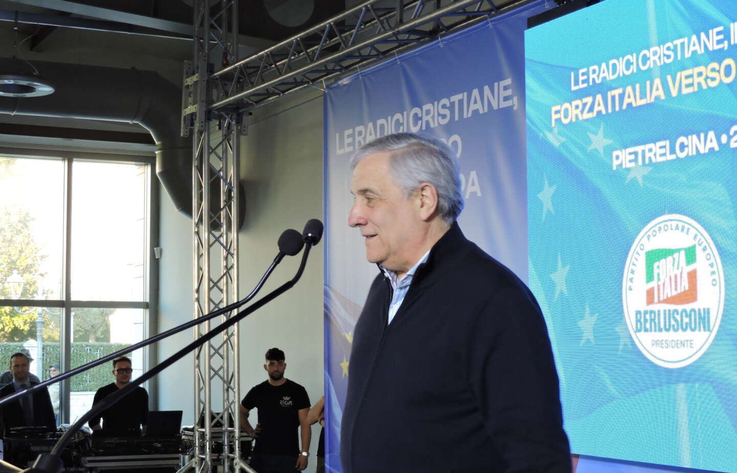 Clamoroso, Tajani stoppa Cirielli: “Candidato presidente? Si vedrà” Clamoroso, Tajani stoppa Cirielli: “Candidato presidente? Si vedrà”