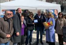 Il coordinamento provinciale della Lega consegna una targa all’associazione “Donne comenoi”