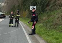 Schianto fatale tra due vetture: un morto e diversi feriti