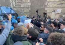 Scosse Campi Flegrei, cariche a corteo di Bagnoli: ai ministri leghisti consegnate richieste