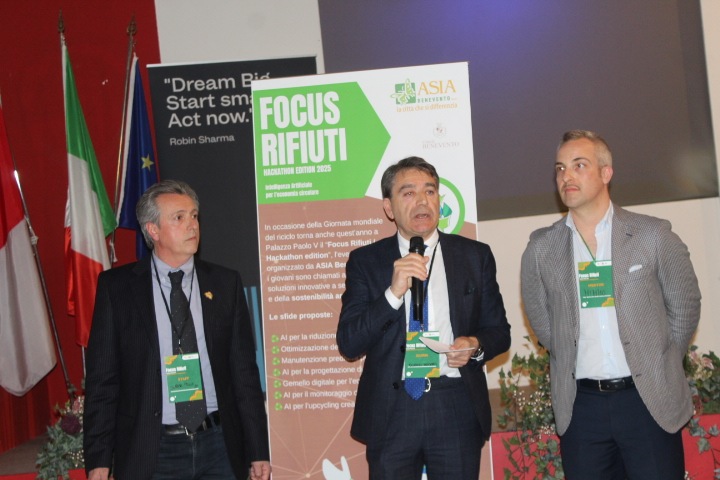 FOTO Rifiuti da Anteprima24.it FOTO Rifiuti | undici progetti sulla sostenibilità presentati dagli allievi