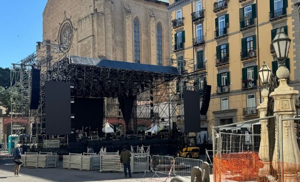 Concerto per da Anteprima24.it Concerto per Pino Daniele a Napoli polemica piazza del Gesù Scosse e guglia fragile valutare stop
