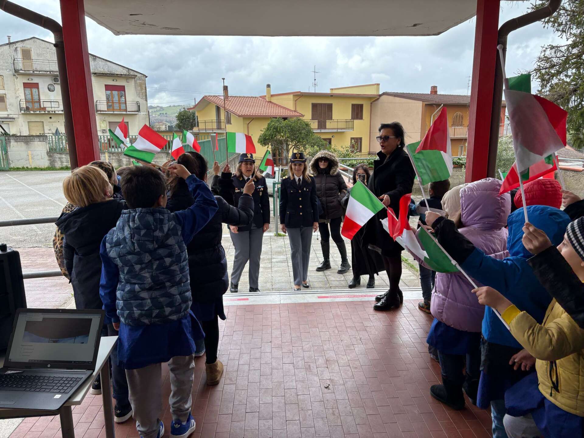 Contro bullismo da Anteprima24.it Contro il bullismo insieme il personale della Questura incontra le scuole del territorio