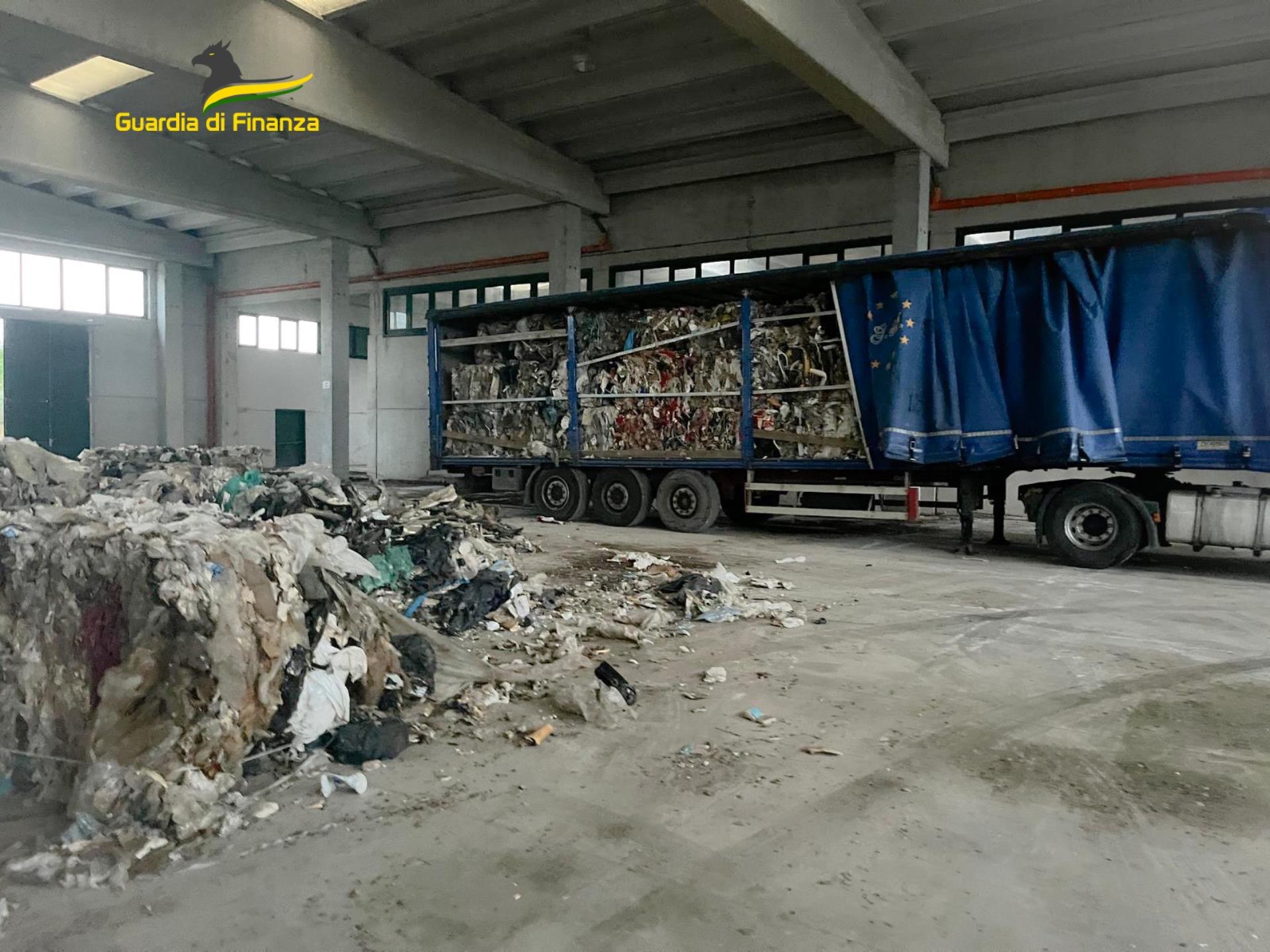 Benevento sequestrate da Anteprima24.it Benevento sequestrate oltre 77 tonnellate di rifiuti speciali