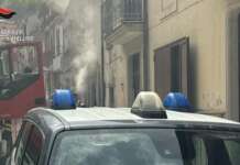 Fiamme in un’abitazione disabitata: indagano i Carabinieri