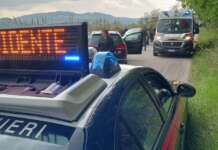 Violento incidente frontale tra due auto: c’è un ferito grave