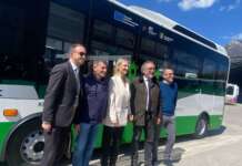 FOTO/ Bus elettrici in strada aspettando la metropolitana leggera