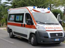 Bimbo di 11 anni investito da un’auto pirata: è in fin di vita, caccia al conducente