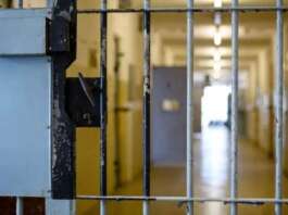 In casa ha un’arma da guerra, detenuto ai domiciliari finisce in carcere carcere