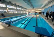 Piscina Stadio Collana, spuntano manifesti con orari di riapertura a 6 mesi dall’inaugurazione