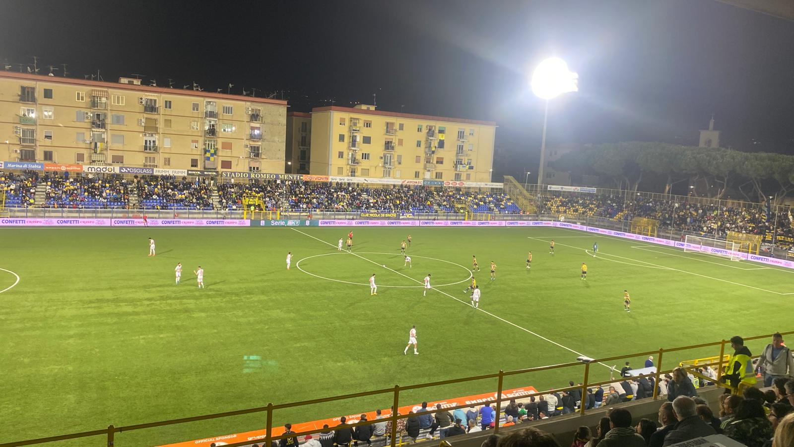 Juve Stabia saluta amaramente il Menti prima dei playoff: Reggiana vince 1 2 ed è salva Juve Stabia saluta amaramente il Menti prima dei playoff: Reggiana vince 1 2 ed è salva