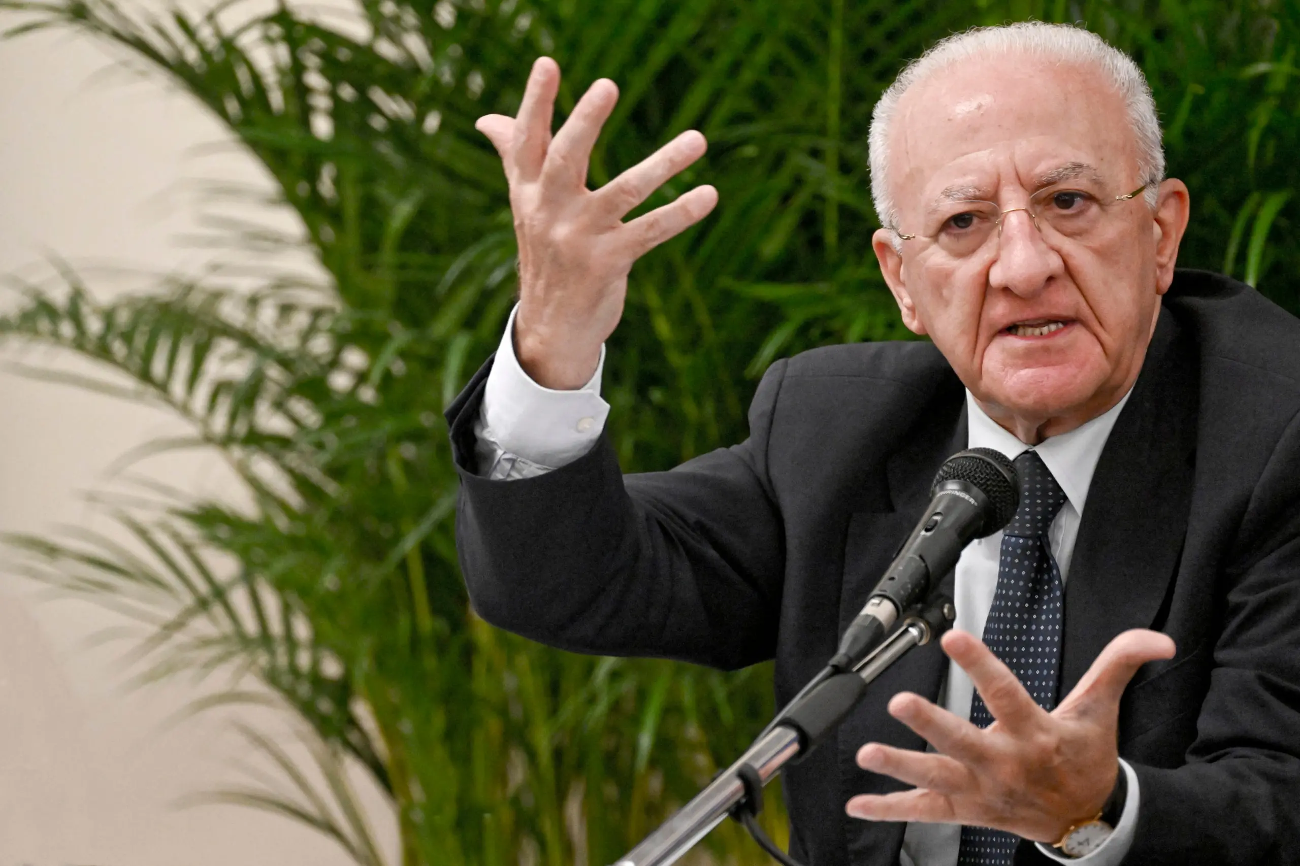 Trasporti, De Luca: “Gli imbecilli del Pd fanno demagogia” Trasporti, De Luca: “Gli imbecilli del Pd fanno demagogia”