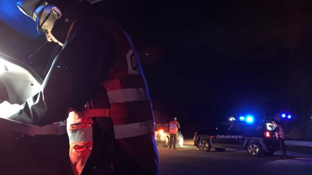 spaccio di stupefacenti arrestato hashish occultato nell autoradio