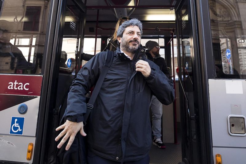 Manfredi prova a lanciare Fico: convegno su trasporto pubblico (ma che ne sa l’ex presidente della Camera?) Manfredi prova a lanciare Fico: convegno su trasporto pubblico (ma che ne sa l’ex presidente della Camera?)