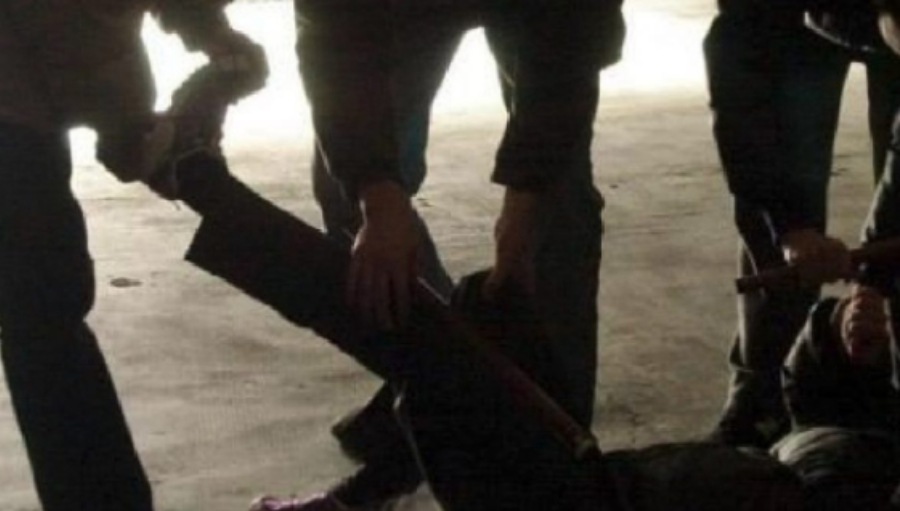 Accoltellato in strada, 19enne in gravi condizioni: cinque denunciati, sequestrate armi e spray al peperoncino Accoltellato in strada, 19enne in gravi condizioni: cinque denunciati, sequestrate armi e spray al peperoncino
