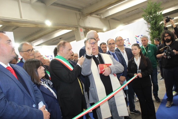 FOTO/ CampaniAlleva, al via la terza edizione: “Obiettivo prima filiera zootecnica del nostro paese” FOTO/ CampaniAlleva, al via la terza edizione: “Obiettivo prima filiera zootecnica del nostro paese”