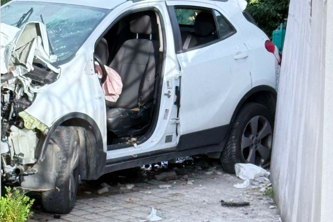 Sbanda e l’auto si schianta in una casa: Aiello prega per Alberto Sbanda e l’auto si schianta in una casa: Aiello prega per Alberto