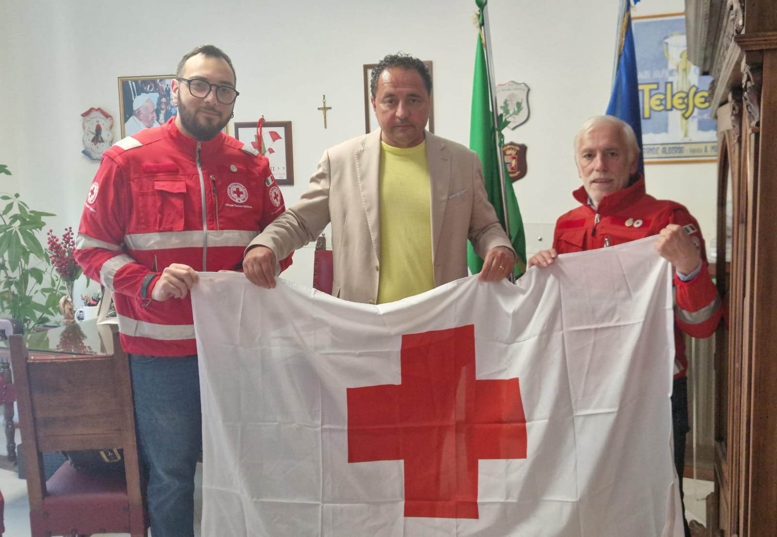 Giornata Mondiale da Anteprima24.it giornata mondiale della croce rossa consegnato vessillo al sindaco di telese terme