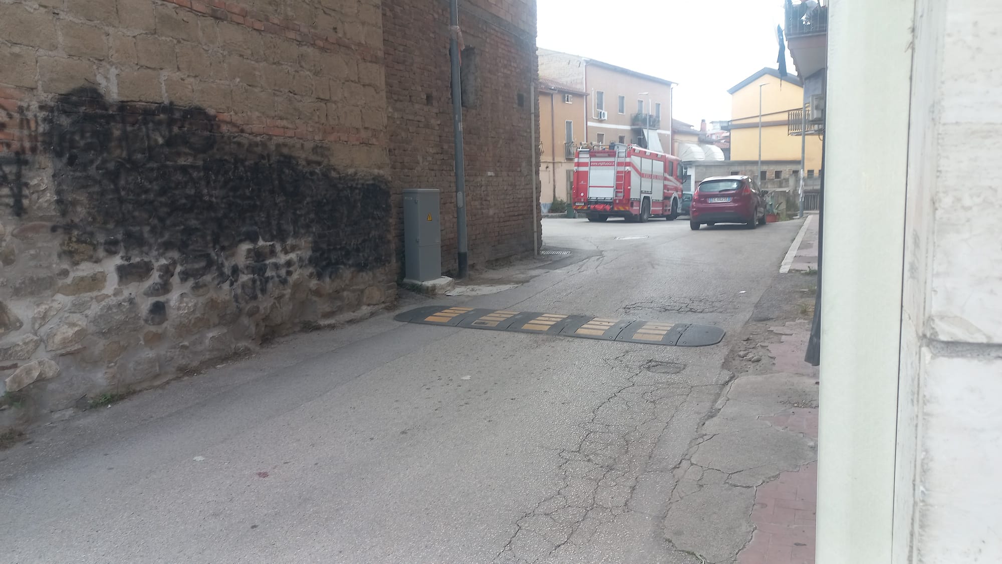 Rione Libertà, bomba carta esplode davanti al portone: anziana in ospedale Rione Libertà, bomba carta esplode davanti al portone: anziana in ospedale