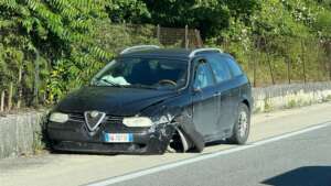 foto scontro tra due auto sulla tangenziale ferito un 25enne disagi alla circolazione da Anteprima24.it foto scontro tra due auto sulla tangenziale ferito un 25enne disagi alla circolazione