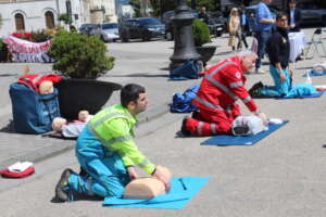 “Benevento cardioprotetta”, dimostrazione per ottenere nuovi defibrillatori in città “Benevento cardioprotetta”, dimostrazione per ottenere nuovi defibrillatori in città