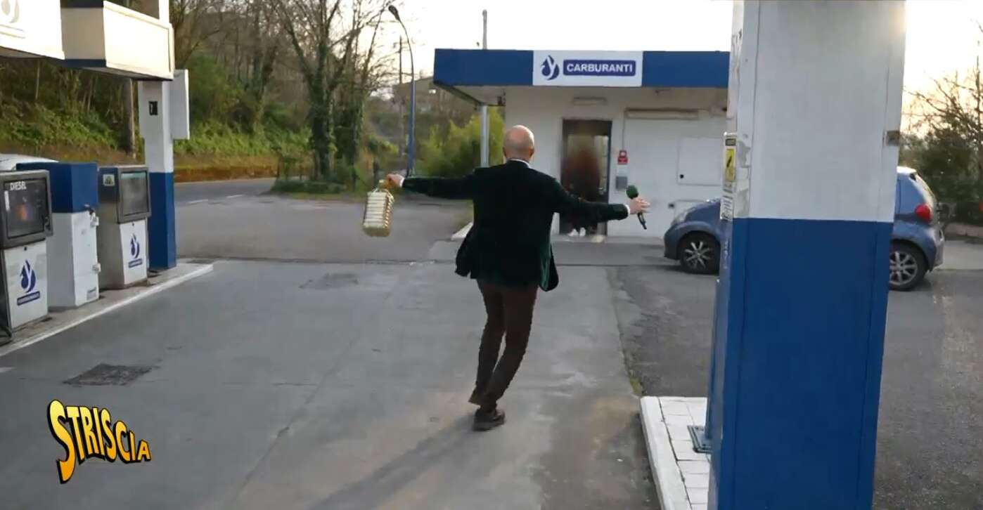 Nel Sannio da Anteprima24.it nel sannio la pompa di benzina ‘succhiaeuro striscia la notizia smaschera truffa