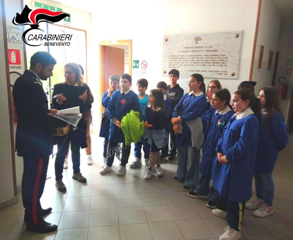 Baselice, la scuola in visita dai Carabinieri Baselice, la scuola in visita dai Carabinieri