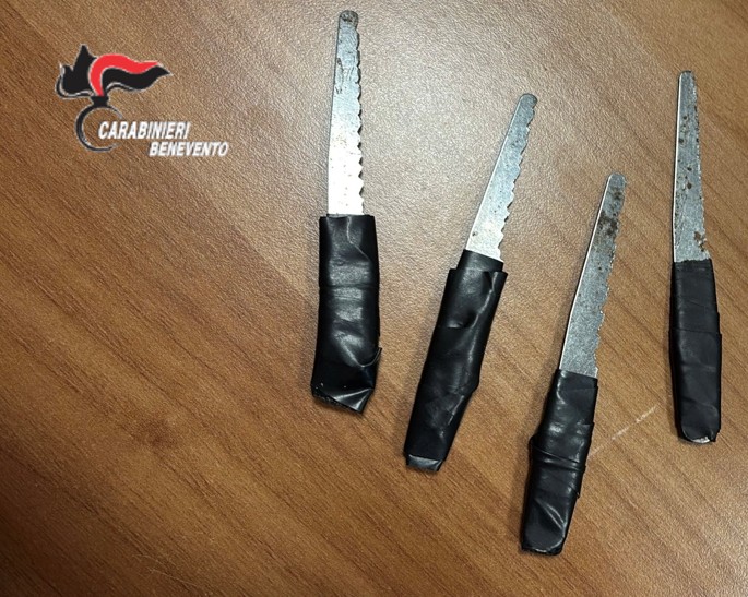 Amorosi, fermato di notte con strumenti da scasso: denunciato 62enne Amorosi, fermato di notte con strumenti da scasso: denunciato 62enne