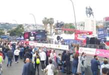 Giro d’Italia a Napoli: Groves vince la sesta tappa, Pedersen rimane in rosa