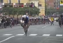 Un cavo per fermare il ‘treno di ciclisti’ in corsa: la rischiosa protesta degli ‘anti Isreale’ al Giro