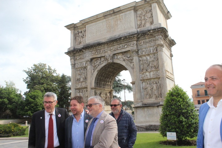 Landini invita a votare al referendum e rilancia la vertenza Automotive Landini invita a votare al referendum e rilancia la vertenza Automotive