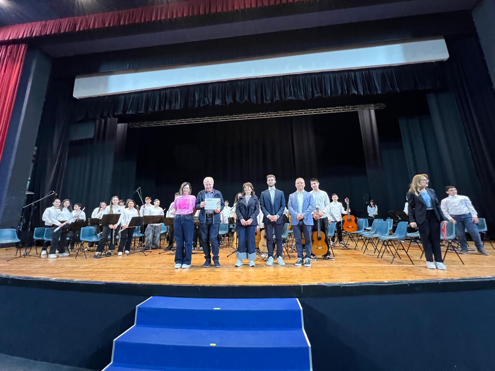 Attestato di Merito per l’orchestra dell’Istituto Comprensivo ad indirizzo musicale di Macerata Campania Attestato di Merito per l’orchestra dell’Istituto Comprensivo ad indirizzo musicale di Macerata Campania