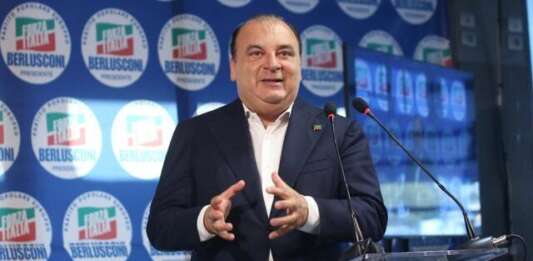 Napoli, Martusciello lancia la proposta: “Una consulta della società civile per scegliere il candidato sindaco”