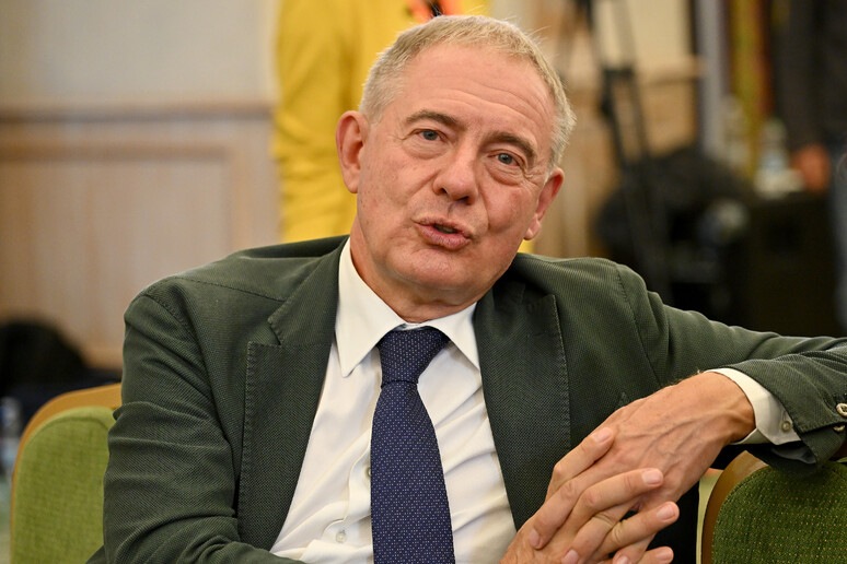 Il ministro Urso: “Se chiude Afo1 e si ferma ex Ilva finirà come Bagnoli”
