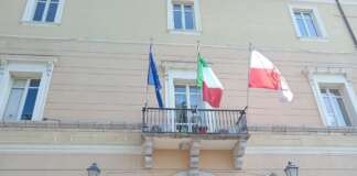 Blitz a Palazzo Mosti: sospeso Feola, ipotesi corruzione e turbata libertà degli incanti