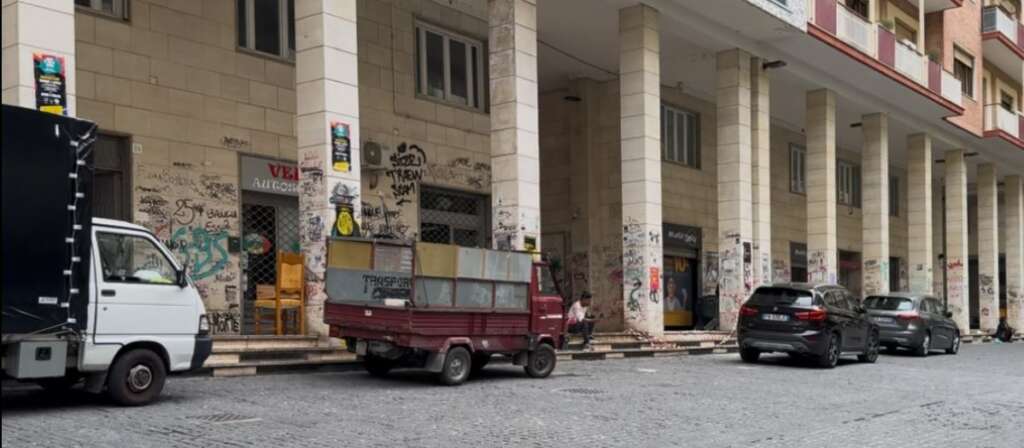 FOTO/ Piazza Sant’Agostino: sos sosta selvaggia FOTO/ Piazza Sant’Agostino: sos sosta selvaggia