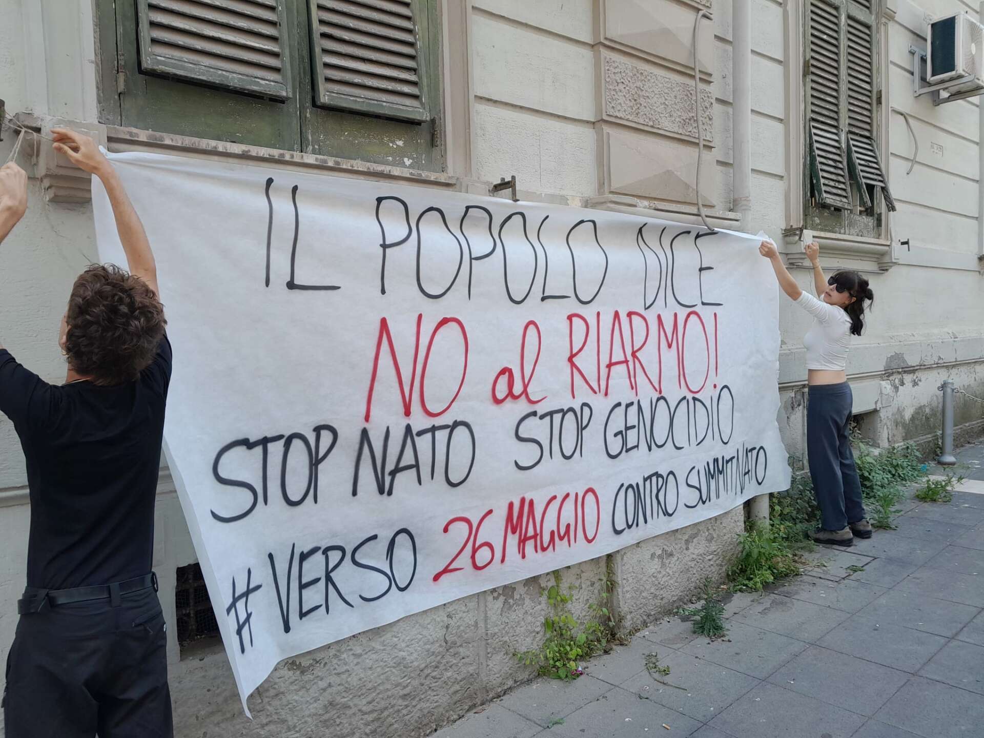 Vertice Nato a Napoli, scatta la protesta dei movimenti: in piazza il 26 maggio Vertice Nato a Napoli, scatta la protesta dei movimenti: in piazza il 26 maggio
