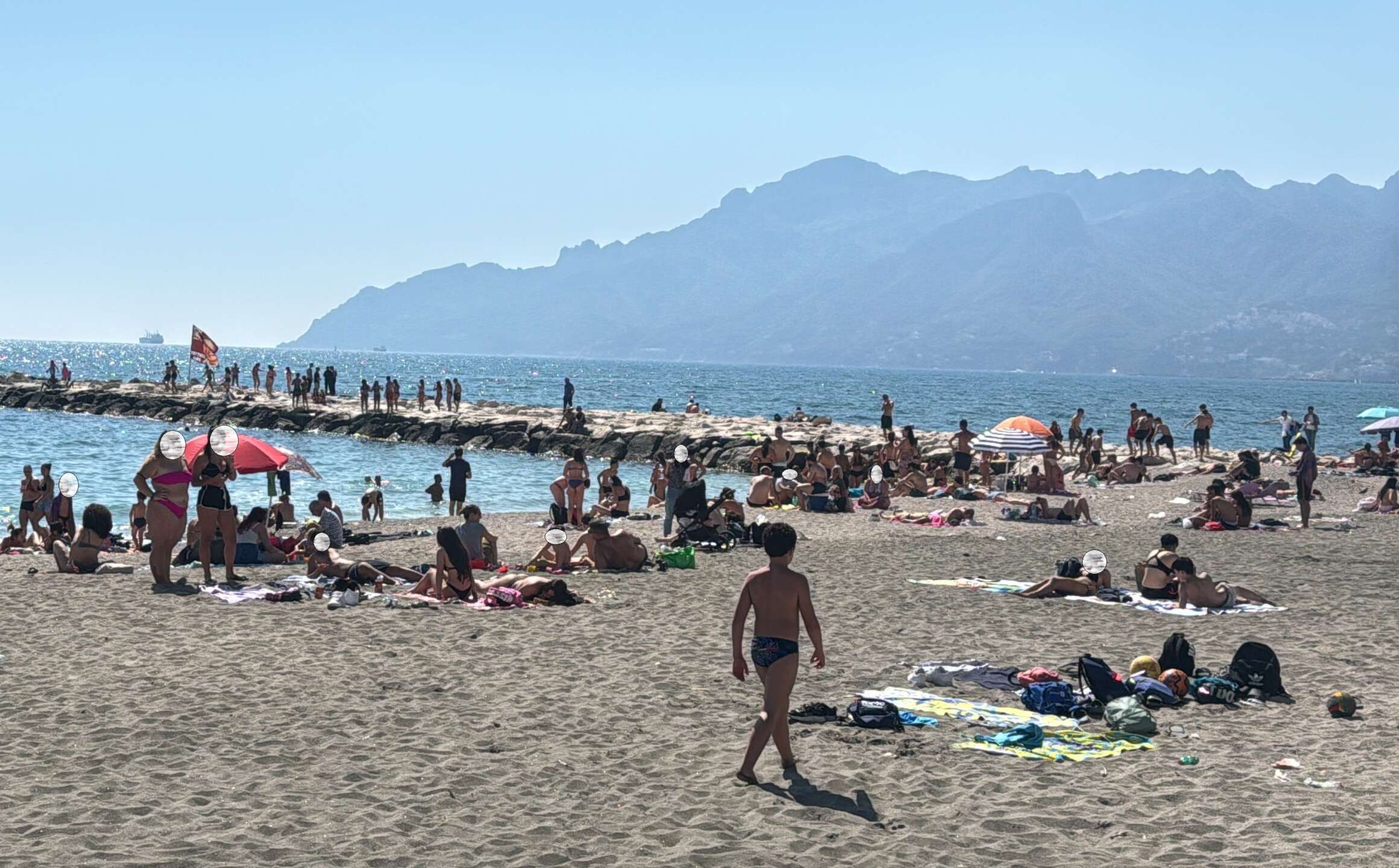 Salerno, Primo Maggio: per molti è…primo bagno Salerno, Primo Maggio: per molti è…primo bagno