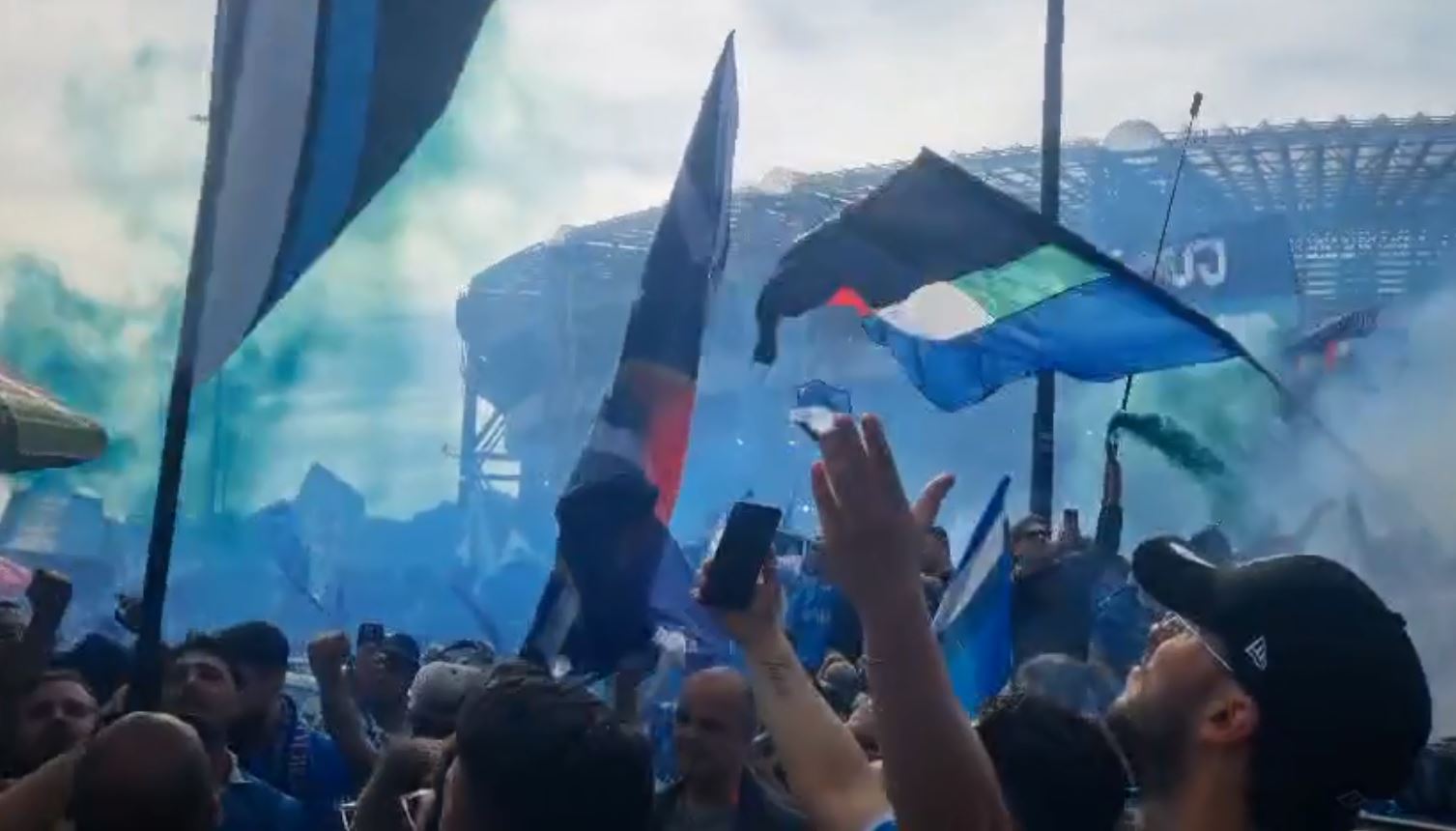 Notte di festa a Napoli, ma non solo: 39 i feriti, 10 le rapine Notte di festa a Napoli, ma non solo: 39 i feriti, 10 le rapine