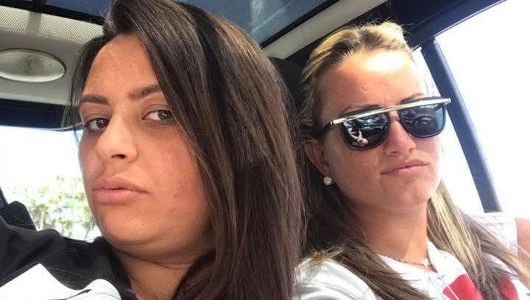 Uccisa dalla compagna, folla di amici e parenti davanti ospedale Uccisa dalla compagna, folla di amici e parenti davanti ospedale