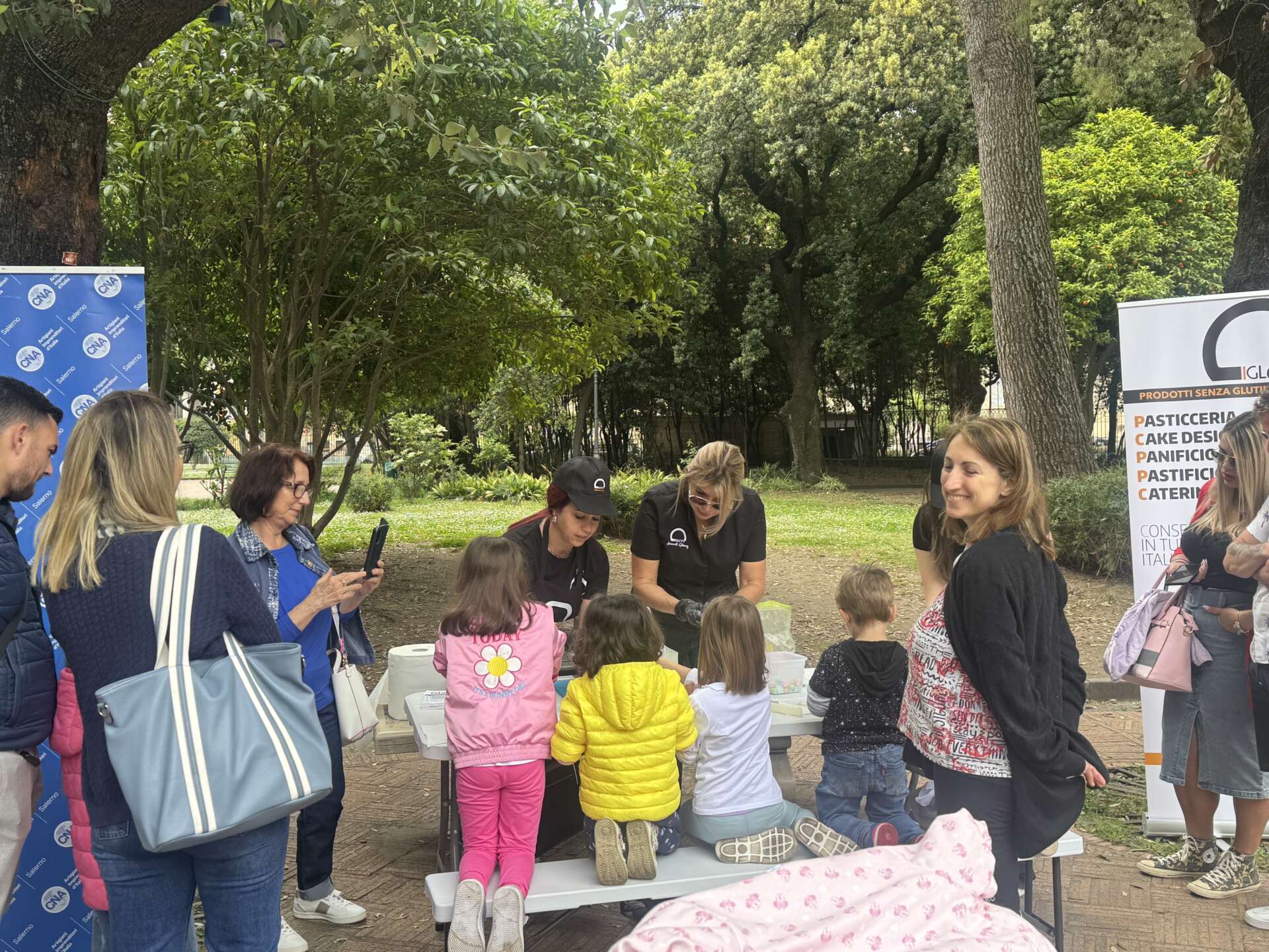 Villa Comunale, bambini tra gli artigiani per lezioni gratis Villa Comunale, bambini tra gli artigiani per lezioni gratis