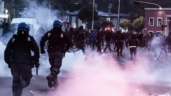 Calcio, aggressioni e sassaiole ad Aversa: 13 anni di daspo Calcio, aggressioni e sassaiole ad Aversa: 13 anni di daspo