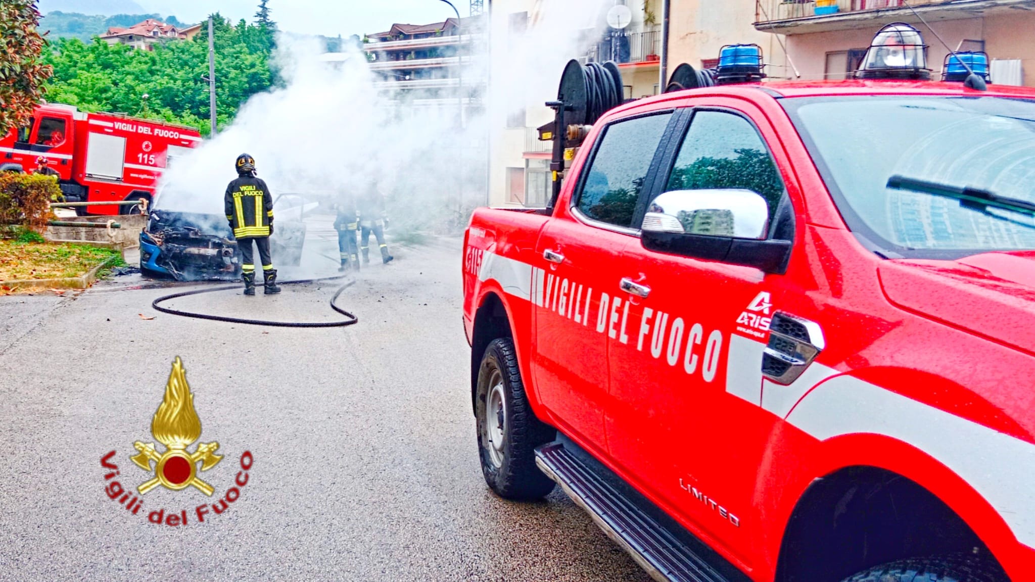 Auto in fiamme ad Avellino, intervengono i Vigili del Fuoco Auto in fiamme ad Avellino, intervengono i Vigili del Fuoco